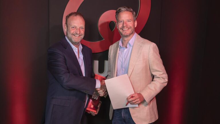 Michael Bartelet, eigenaar Zuidelijke Media Groep en Robert Bernink, Algemeen Directeur Radio DPG Media. Fotocredits: Qmusic