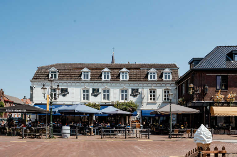 Nieuws Limburg Nieuwe wandelroute laat bezoekers kennis maken met het authentieke Oud-Geleen - Wilhelminaplein Geleen - © Sanne Creuels